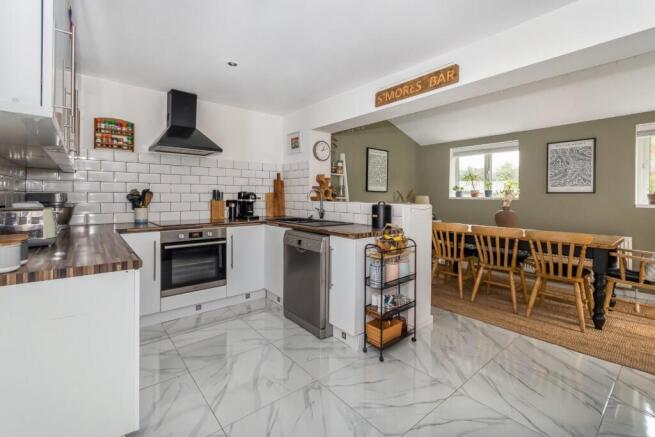 4 bed Semi-Detached for sale Image 6