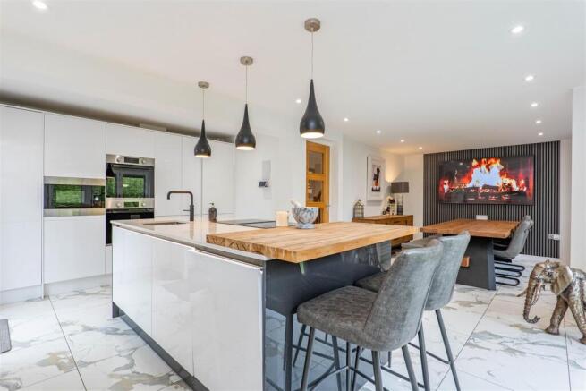 Kitchen/Breakfast Room
