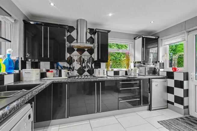 Kitchen_1.jpeg