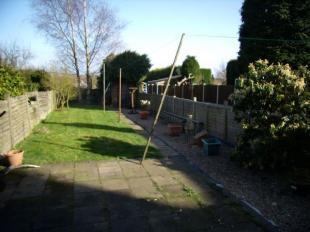 ENCLOSED REAR GARDEN