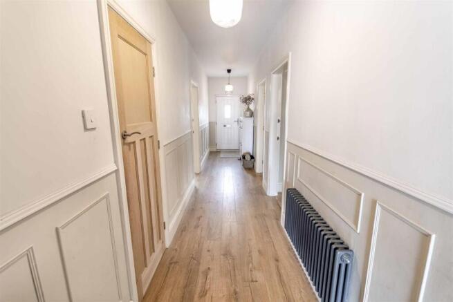 5 bed Detached for sale Image 10