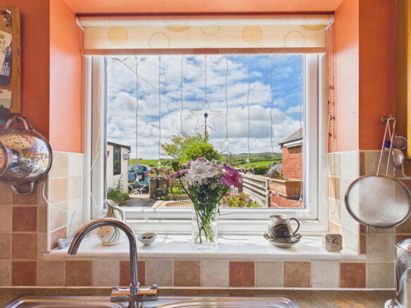 3 bed Semi-Detached for sale Image 6