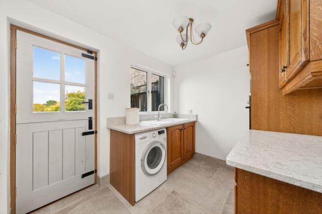 4 bed Detached for sale Image 12