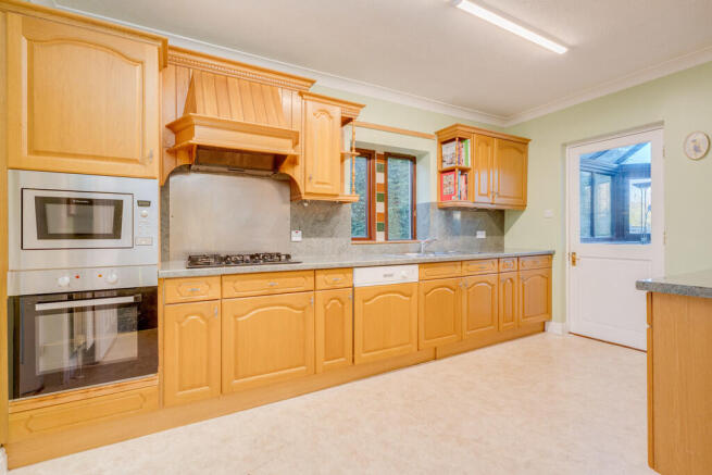 6 bed Detached for sale Image 6