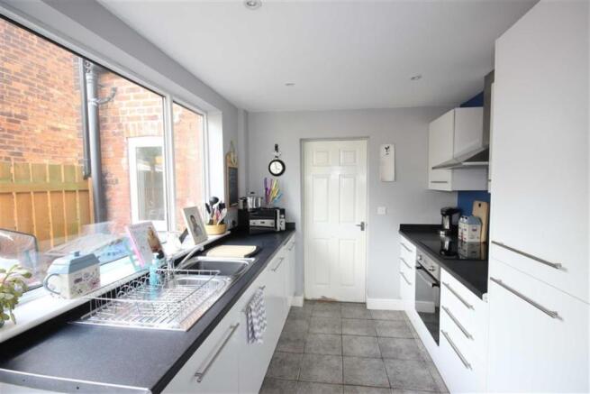 FITTED KITCHEN
