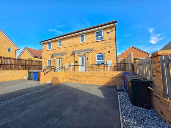 3 bed Semi-Detached for sale in barnsley