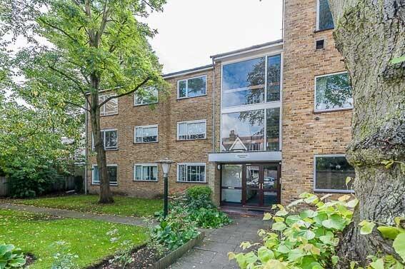 Well maintained small block close to Richmond Park