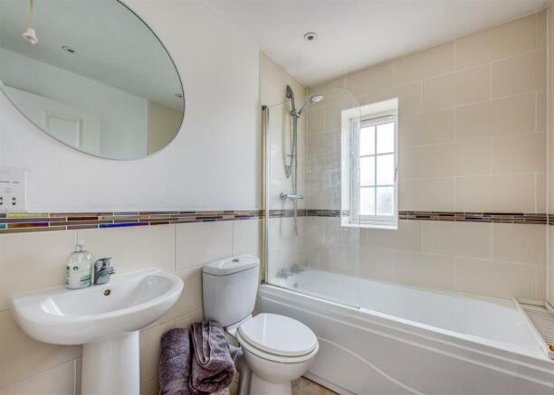 48 Abney Avenue-bathroom.jpg