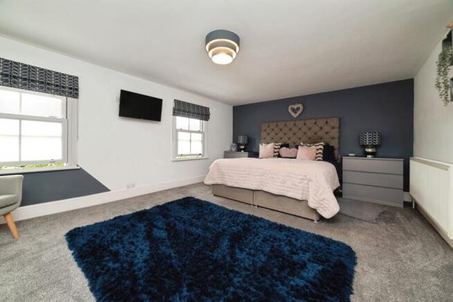 5 bed Semi-Detached for sale Image 12