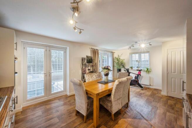 4 bed Detached for sale Image 8