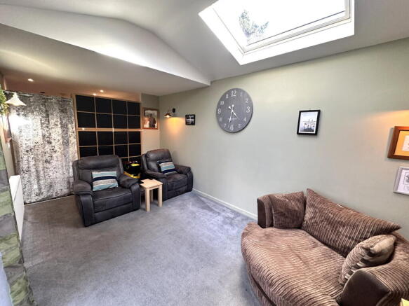 5 bed Semi-Detached for sale Image 12