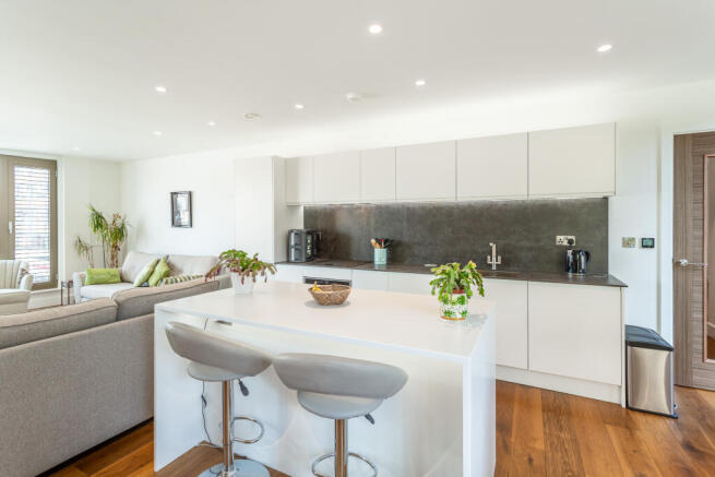 3 bed Apartment for sale Image 9