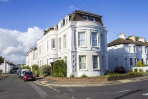 10, 60 Victoria Court, Victoria Road, Shoreham-by-sea BN43 5WS