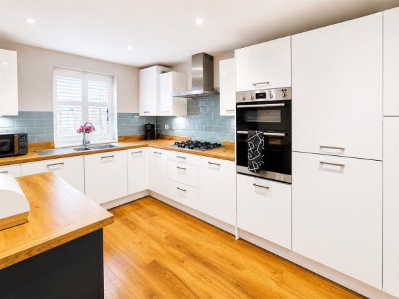 Fitted Kitchen