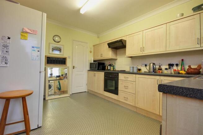 Cawood Crescent, Skirlaugh photo 4