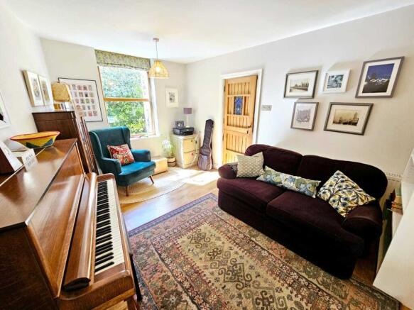 4 bed Semi-Detached for sale Image 6