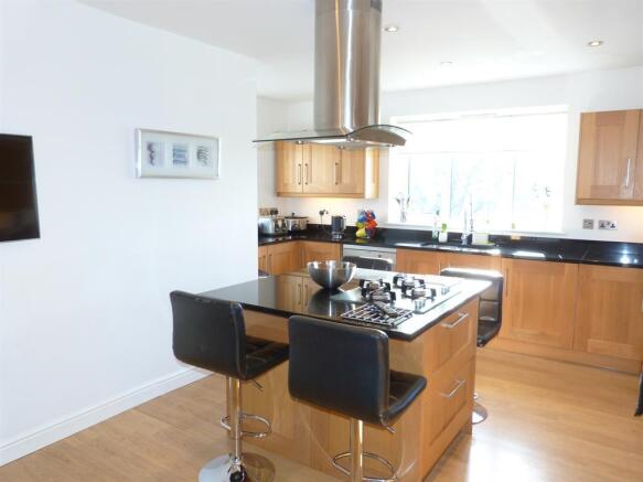 BREAKFAST KITCHEN AREA IMAGE TWO