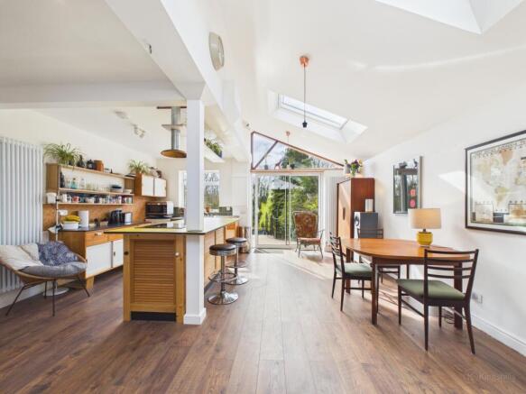 Kitchen/ Dining Area