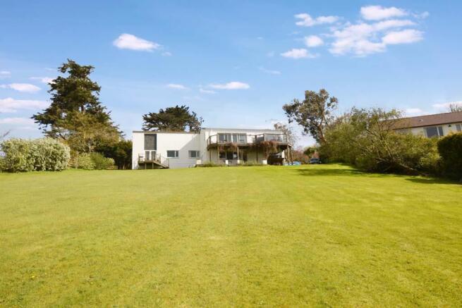 THE PROPERTY