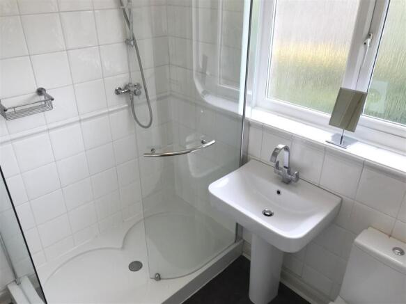 Bathroom 1.JPG