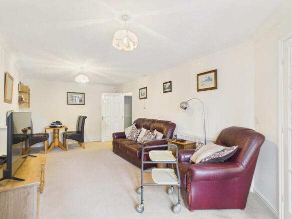 2 bed Apartment for sale Image 6