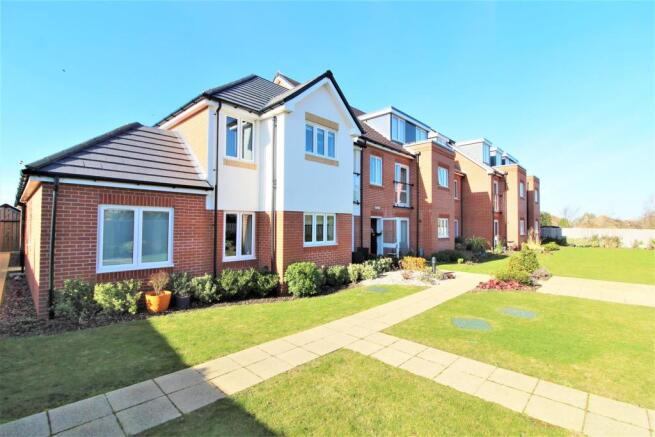 COMMUNAL GARDENS & PARKING