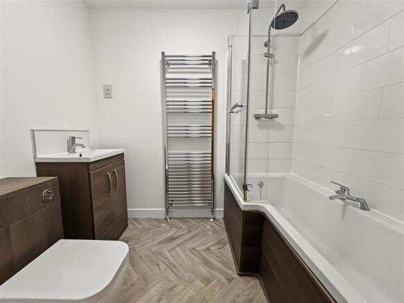 Flat 6 bathroom 1.jpeg
