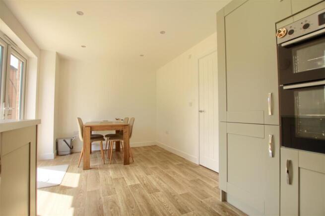 4 bed Detached for sale Image 4