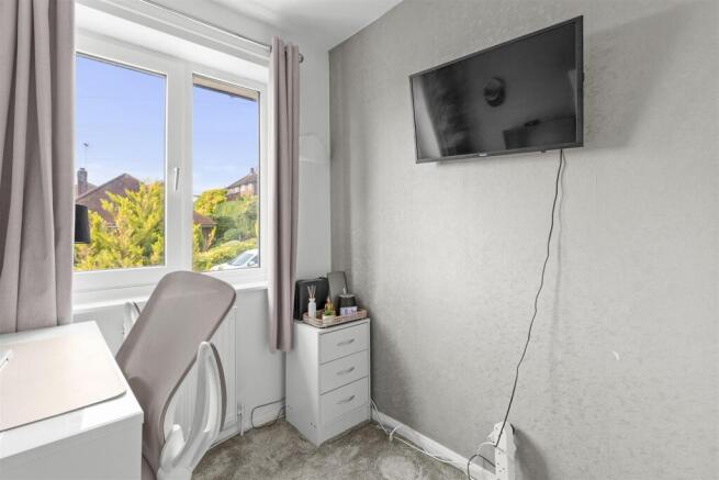 27 Kendalls Close, HP13 7NN-2.jpg