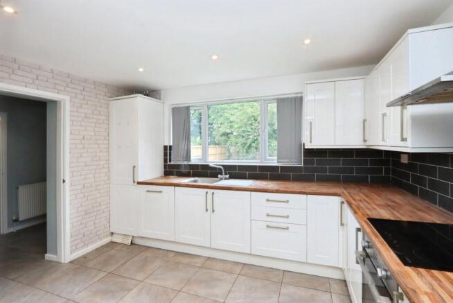 4 bed Semi-Detached for sale Image 7