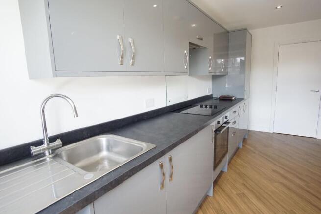 2 bed Apartment to rent Image 4