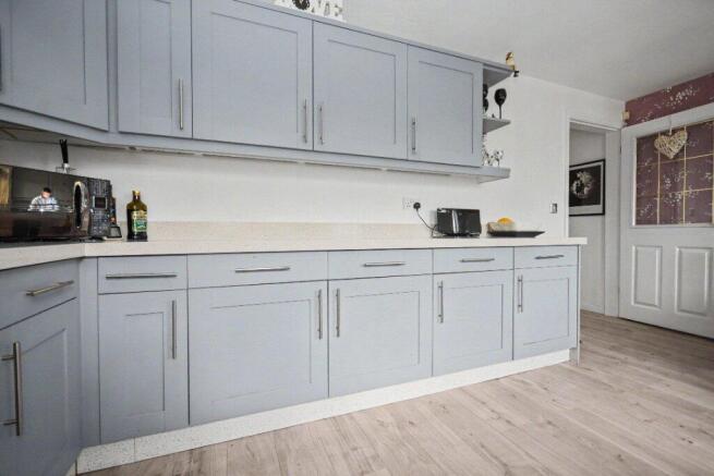 4 bed Detached for sale Image 11