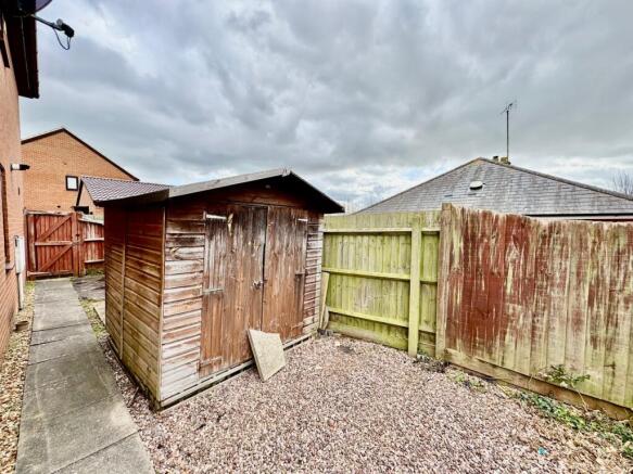 Side Garden & Shed