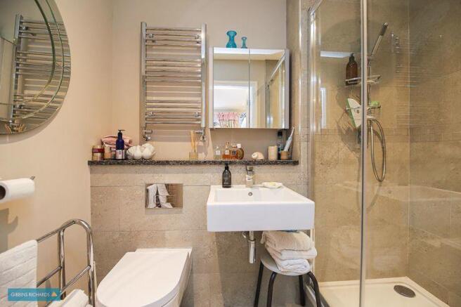 En-suite Showe...