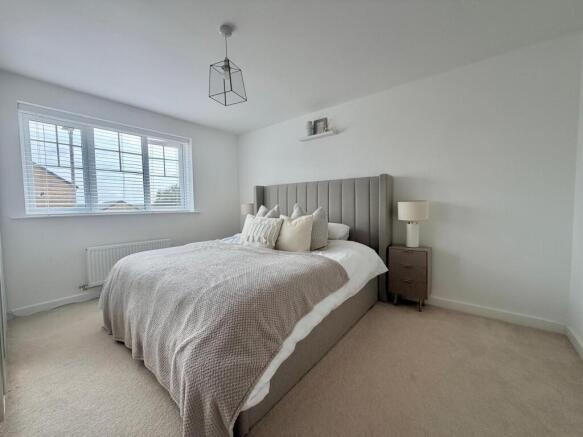 5 bed Detached to rent Image 10