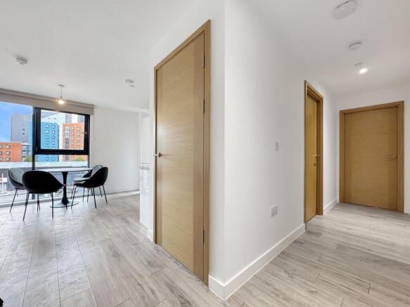 2 bed Apartment to rent Image 7