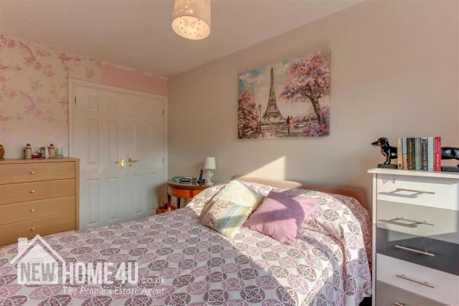 MASTER BEDROOM: