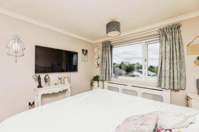 3 bed Semi-Detached for sale Image 9