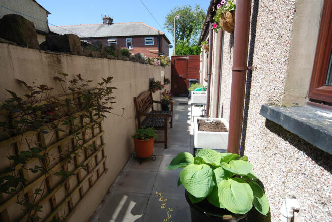 ENCLOSED YARD