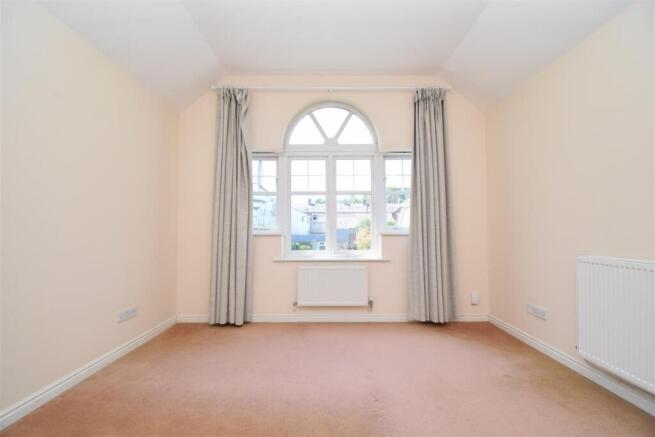 4 bed Detached to rent Image 12