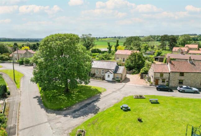 2 bed Detached for sale Image 4