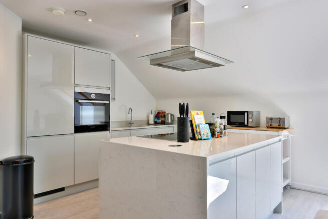 3 bed Apartment for sale Image 4