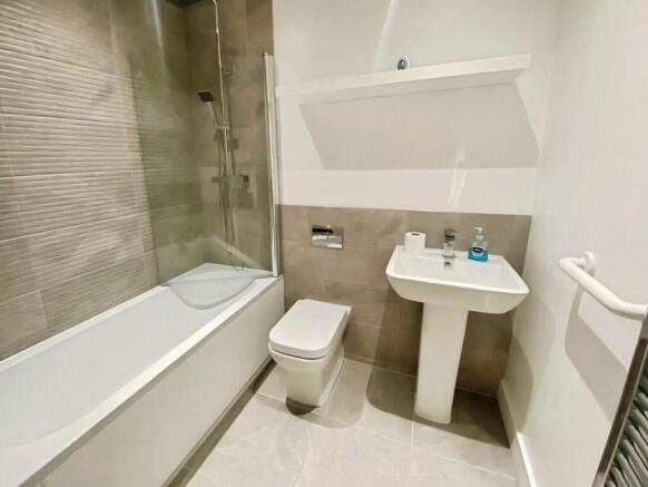 2 bed Apartment to rent Image 7