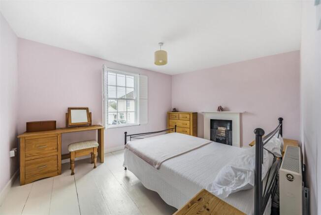 Bedroom 4.jpg