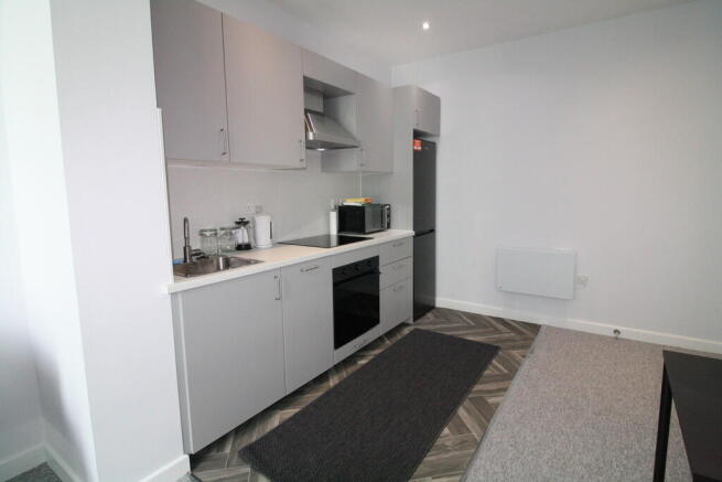 2 bed Apartment to rent Image 6