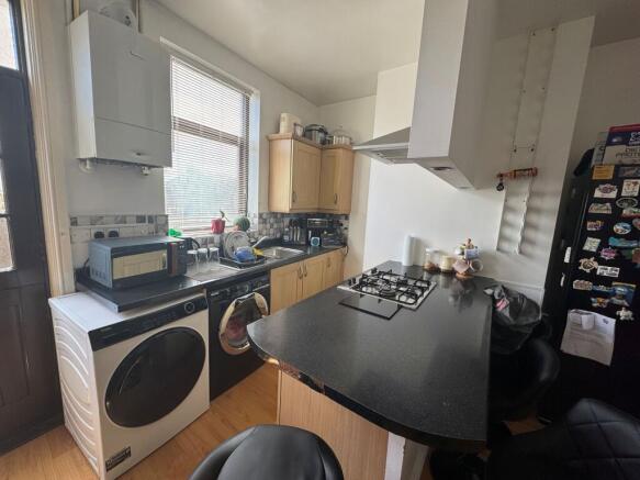 Racecommon Road, Barnsley, S70 photo 3