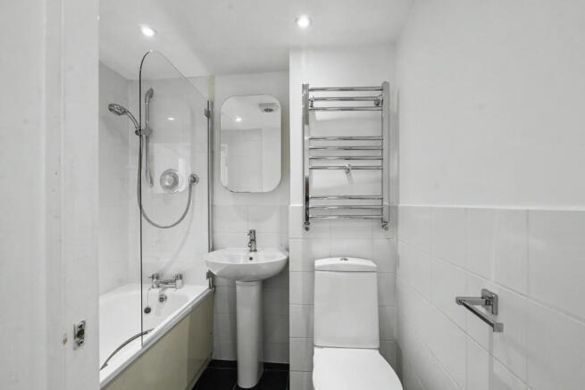 6 BATHROOM.JPG