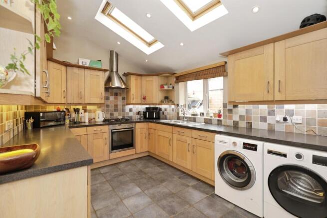 3 bed Terraced for sale Image 7