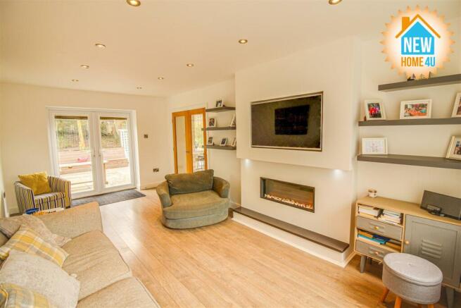 LOUNGE: