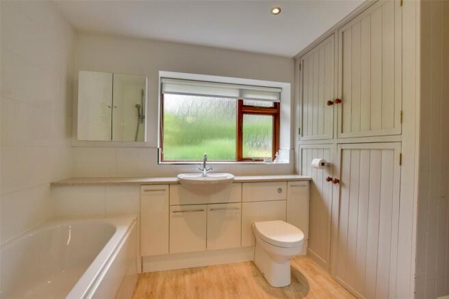 4 bed Bungalow for sale Image 12